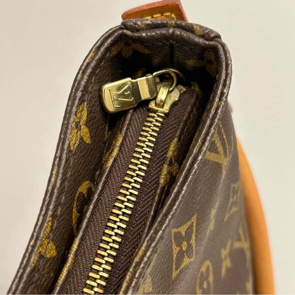 Louis Vuitton Monogram Canvas Shoulder Bag - Picture 8 of 15